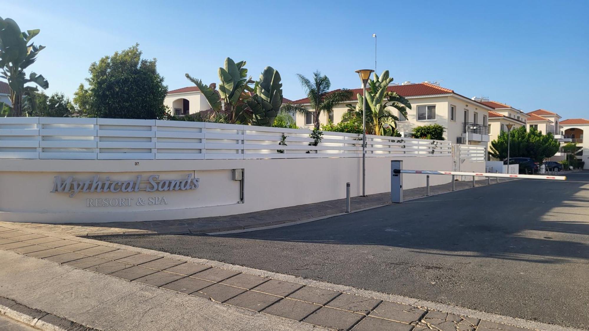 Mythical Sands Resort - Hana Paralimni Esterno foto